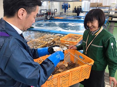 해산물을 수집하는 영업 운전자